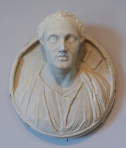 Medallion Portrait of Menander, view 1, Roman, 4th century AD, adaptation of Greek statue of 3rd century BC, marble - Arthur M. Sackler Museum, Harvard University - DSC01535