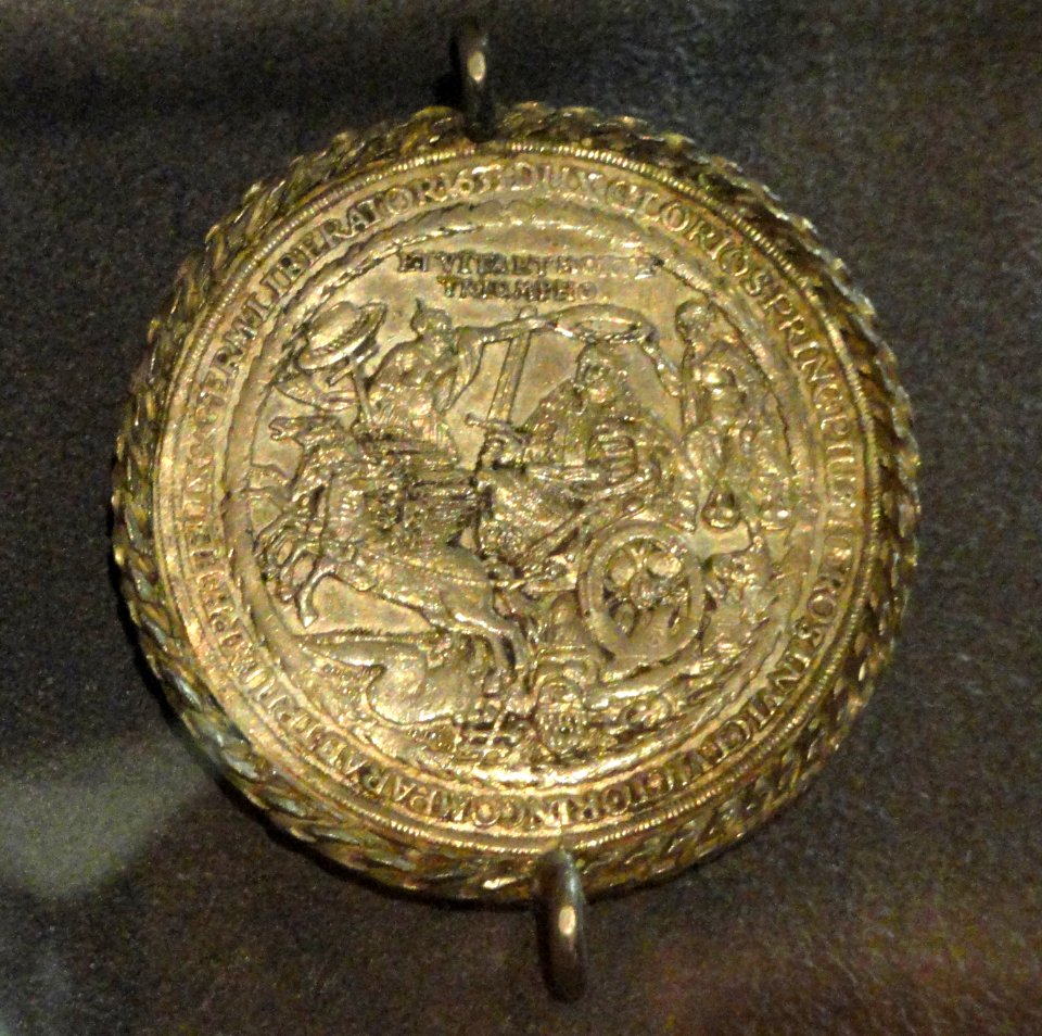 Medallion commemorating Gustavus II Adolphus, silver - National Museum of Finland - DSC04291