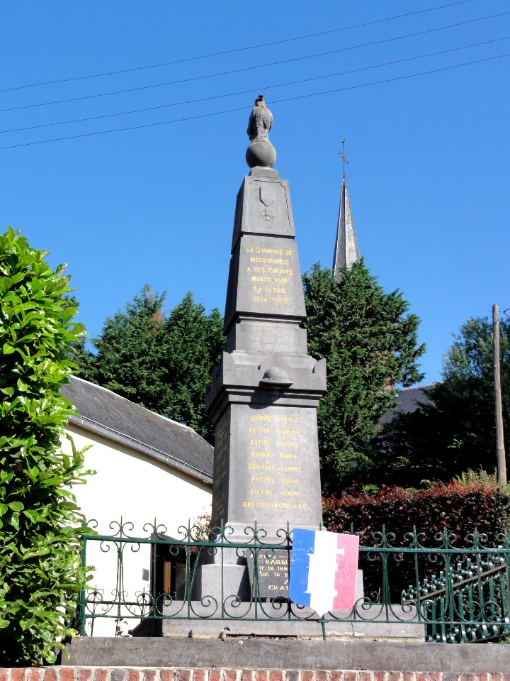 Mecquignies (Nord, Fr) monument aux morts