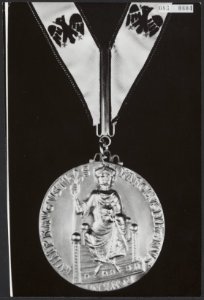 Medailles, ministers, prijzen, Karel de Groteprijs, Luns, JAMH, Bestanddeelnr 083-0804