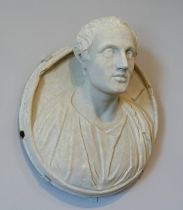 Medallion Portrait of Menander, view 2, Roman, 4th century AD, adaptation of Greek statue of 3rd century BC, marble - Arthur M. Sackler Museum, Harvard University - DSC01539