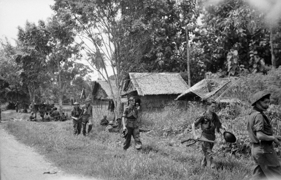 Medan Het VIe Bataljon Infanterie KNIL rukte na de bezetting van Bindjai op naa, Bestanddeelnr 11721