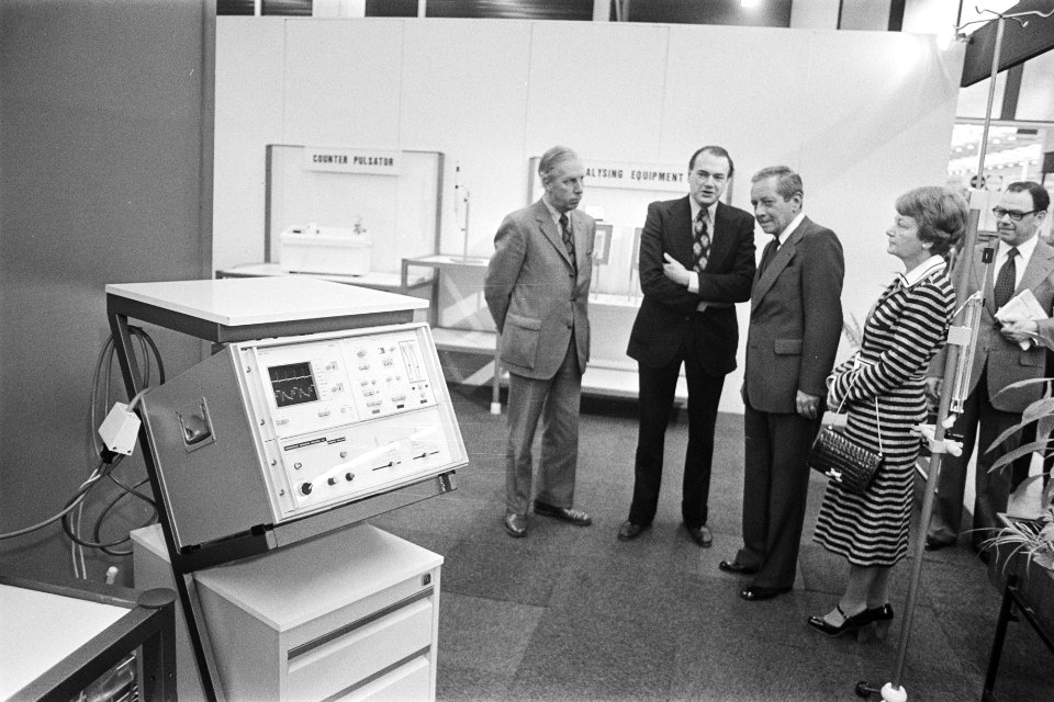 Medica 77 in Jaarbeurs Utrecht rondgang op de tentoonstelling, Bestanddeelnr 929-1597