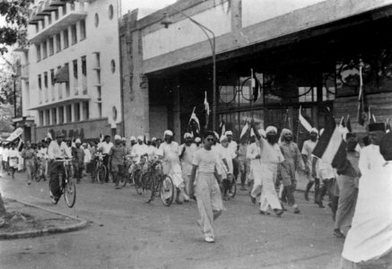 Medan op 27 augustus werd te Siantar een massale demonstratie gehouden voor de , Bestanddeelnr 12012