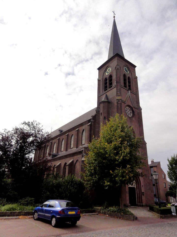 Megen rijksmonument 28540 St.Servatiuskerk vooraanzicht Schoolstraat 1