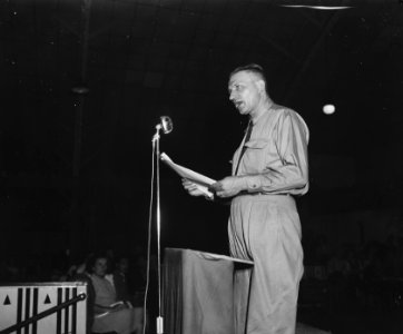 Meeting Vereniging Nederland-Indonesië in de RAI te Amsterdam. Een van de spreke, Bestanddeelnr 902-2249