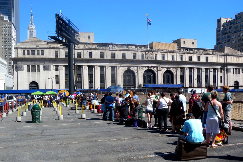 Megabus station 9th Av jeh