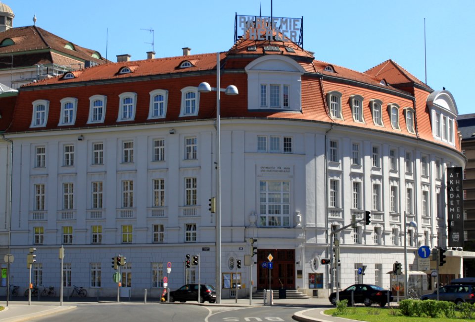 MDW Lothringerstrasse 18 (cropped)