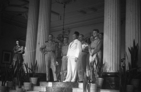 Medan De Oostkust van Sumatra wenst zelfstandigheid. In Medan werd na de bevrij…, Bestanddeelnr 327-2-2