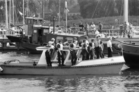 ME staat paraat op sleepboot, Bestanddeelnr 931-6250