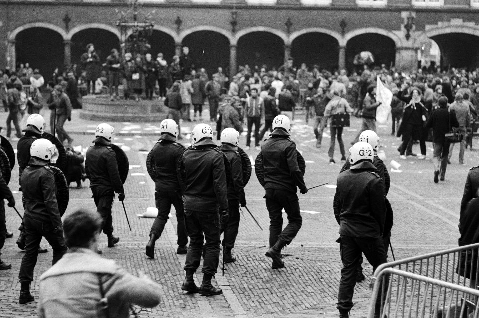 ME veegt het Binnenhof schoon, Bestanddeelnr 932-4389