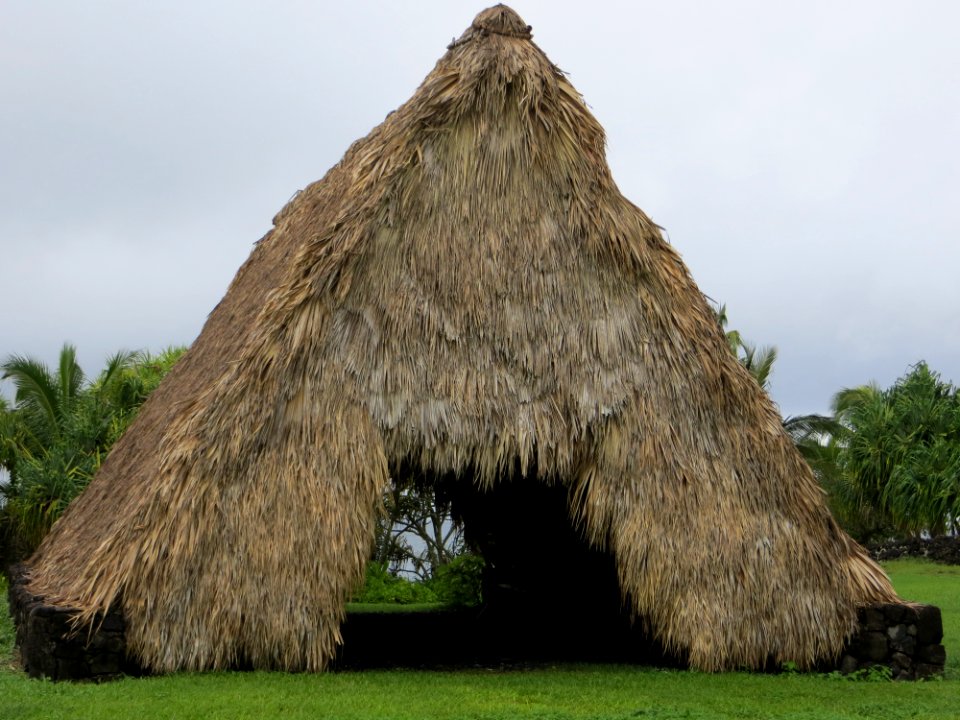 Maui-Piilanihale-canoehouse