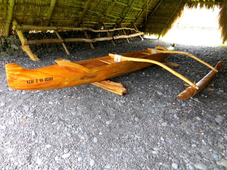 Maui-Piilanihale-canoehouse-canoe