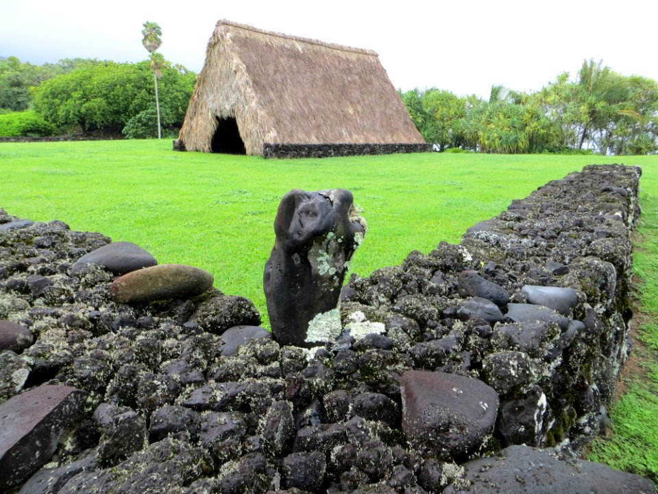 Maui-Piilanihale-canoehouse-enclosure