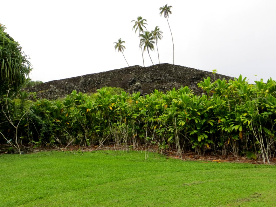 Maui-Piilanihale-Heiau-corner