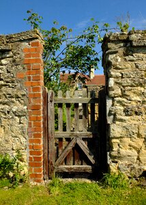 Coneysthorpe door village