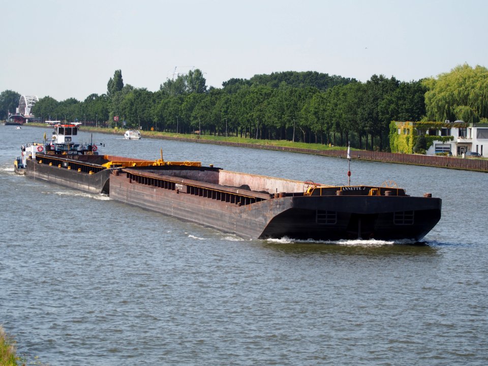 Matricaria - ENI 06003817 & Espera 109 - ENI 02318418 & Annette J - ENI 02330766, Amsterdam-Rijn kanaal, pic1