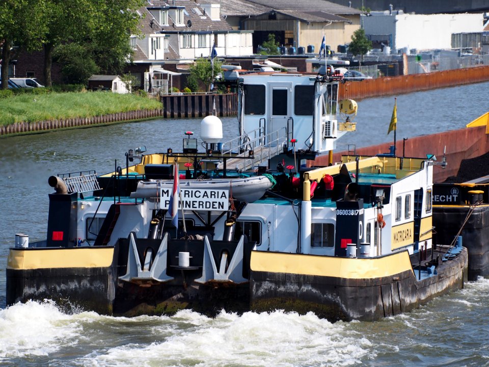 Matricaria - ENI 06003817 & Espera 109 - ENI 02318418 & Annette J - ENI 02330766, Amsterdam-Rijn kanaal, pic2