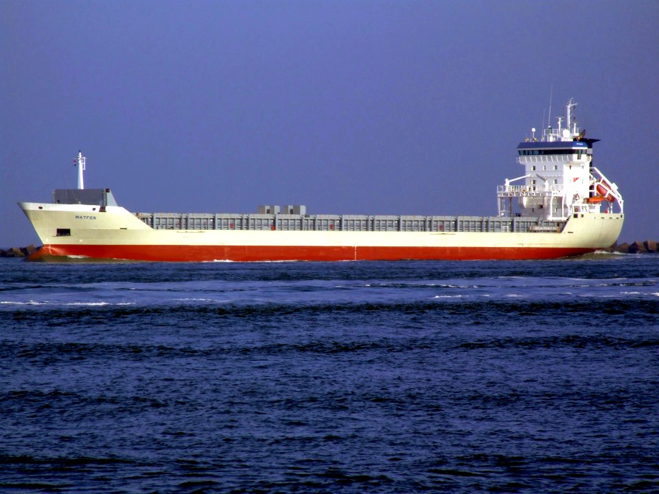 Matfen IMO 9184653 - Callsign V2ON5 leaving Port of Rotterdam 18-Jan-2005