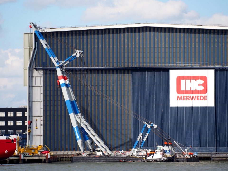 Matador floating crane IMO 8639364 at the Nieuwe Maas river