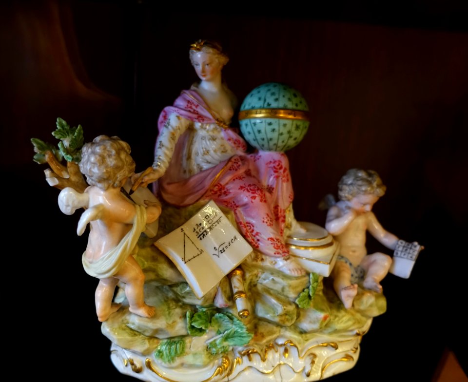 Mathematics, unidentified, porcelain - Musei Capitolini - Rome, Italy - DSC05943