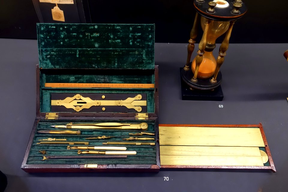 Mathematical case, William & Samuel Jones, London, before 1810 - Museu da Ciência da Universidade de Coimbra - University of Coimbra - Coimbra, Portugal - DSC09128