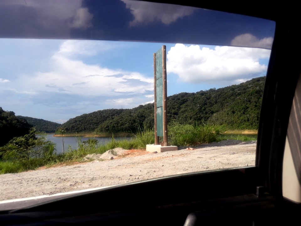 Mata atlântica na Represa de Paraibuna
