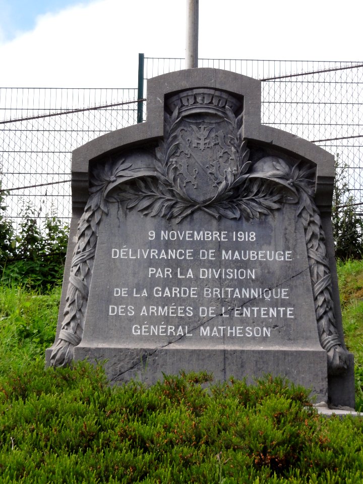 Maubeuge (Nord, Fr) monument délivrance 1, entre zoo et citadelle