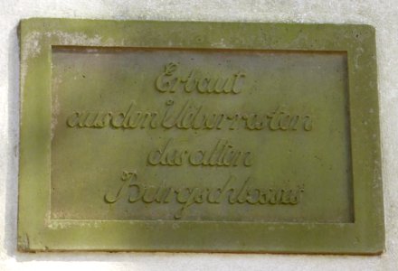 Mausoleum von Hodenberg, Sandsteintafel links