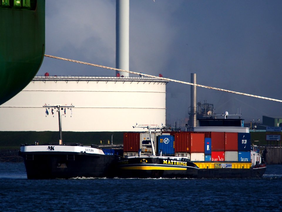 Matthinge (ship, 2011) ENI 02333789 & Vectura (ship, 2009) ENI 02331454 Port of Rotterdam pic1