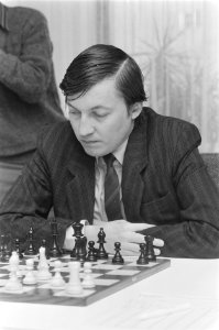 Max Euwe Schaakvierkamp in Amsterdam Karpov (close), Bestanddeelnr 933-9736