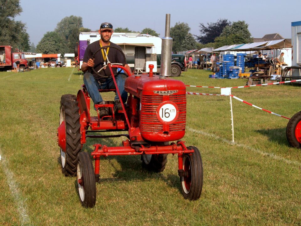 Mc Cormick Farmall Cub (1947)-1