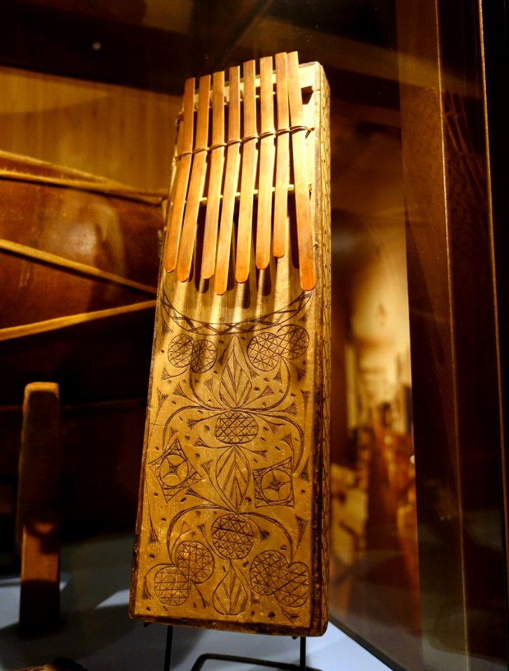 Mbira (thumb piano), unidentified - Etnografiska museet - Stockholm, Sweden - DSC00980