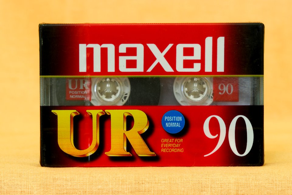 Maxell UR 1994-1995 Euro market, edgy box (1)