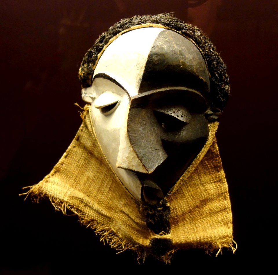 Mbangu mask - Central Pende, Southern Bandundu, DRC - Royal Museum for Central Africa - DSC06657