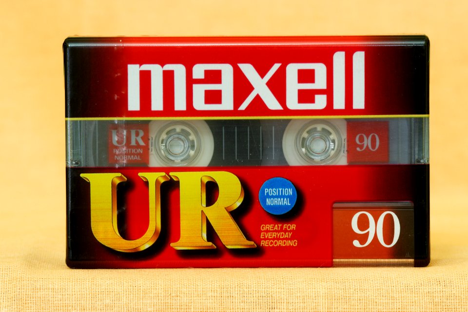 Maxell UR 1994-1995 UK market, rounded box (1)