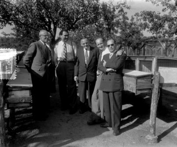 Max Schmeling in Nederland (Elst) bezichtigt Nertzfarm, Bestanddeelnr 905-8076