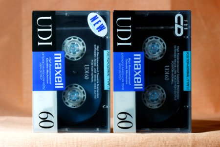 Maxell UDI 1988-1989 Japanese market different tags (2)