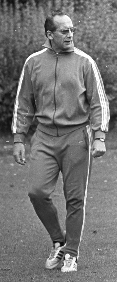 Max Merkel, Voetbal, trainingen, Bestanddeelnr 921-7265 (cropped)
