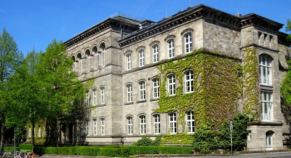 Max-Planck-Gymnasium Göttingen Hauptgebäude1