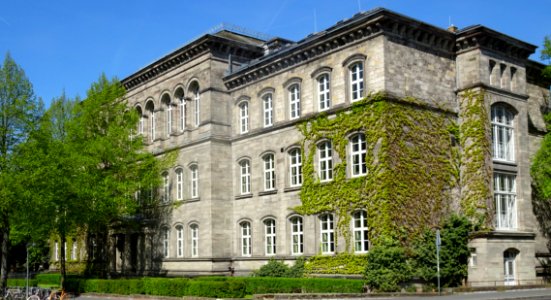 Max-Planck-Gymnasium Göttingen Hauptgebäude1