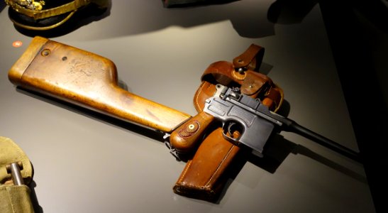 Mauser pistol, Germany - Braunschweigisches Landesmuseum - DSC04665