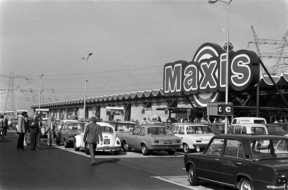 Maxis superstore tussen Diemen en Muiden geopend, exterieur Maxis-superstore, Bestanddeelnr 927-4462