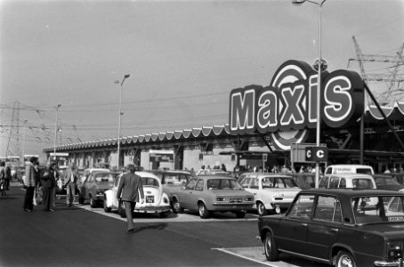 Maxis superstore tussen Diemen en Muiden geopend, exterieur Maxis-superstore, Bestanddeelnr 927-4462