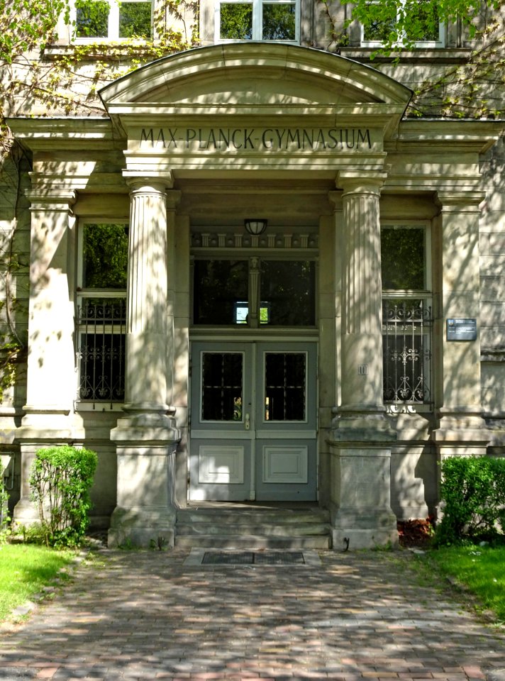 Max-Planck-Gymnasium Göttingen Haupteingang2