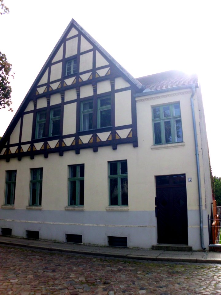 Max-viereck-straße nr 17