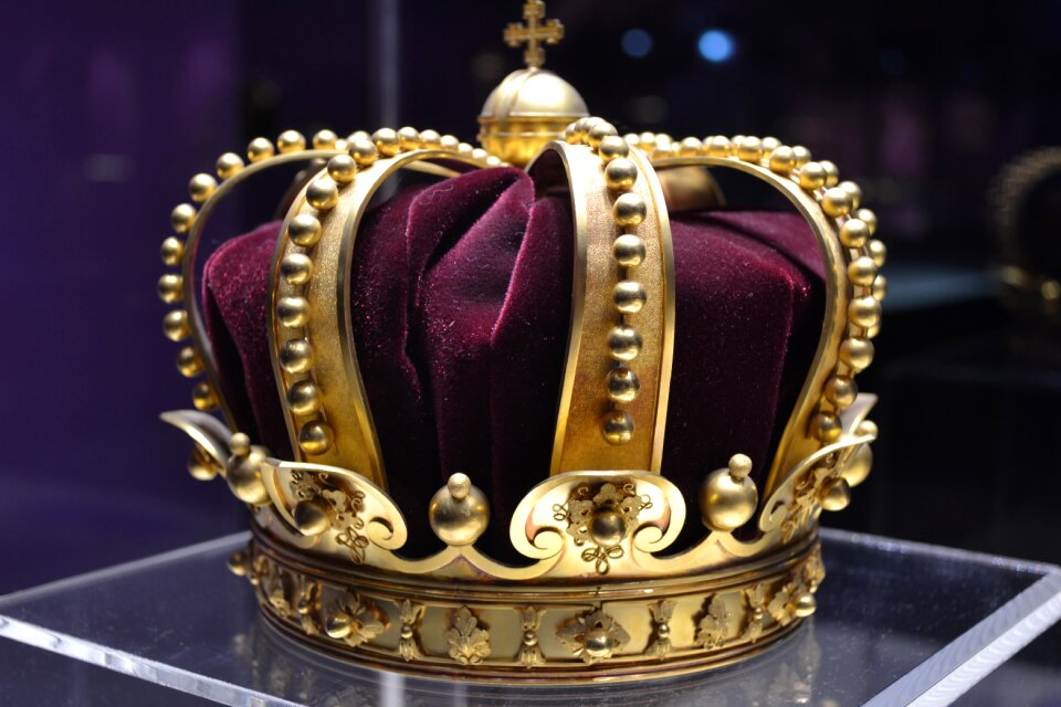 Crown history romania