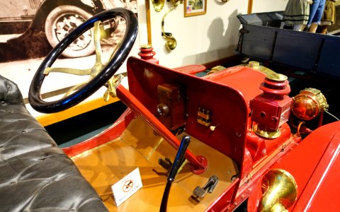 Maxwell roadster, 1910, made by the Maxwell Motor Co., Tarrytown, New York, 14 HP, 2 cylinder, gasoline engine - Luray Caverns Car and Carriage Museum - Luray, Virginia - DSC01296