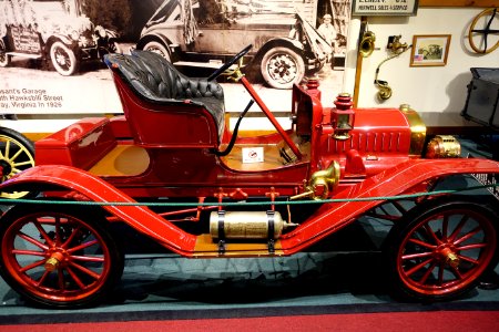 Maxwell roadster, 1910, made by the Maxwell Motor Co., Tarrytown, New York, 14 HP, 2 cylinder, gasoline engine - Luray Caverns Car and Carriage Museum - Luray, Virginia - DSC01295