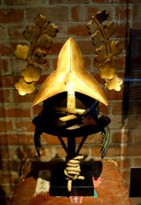 Momonari kabuto, Japan, mid Edo period, 1700s-1800s AD, iron, wood, lacquer, gold, lacing - The Ann and Gabriel Barbier-Mueller Museum - DSC05501